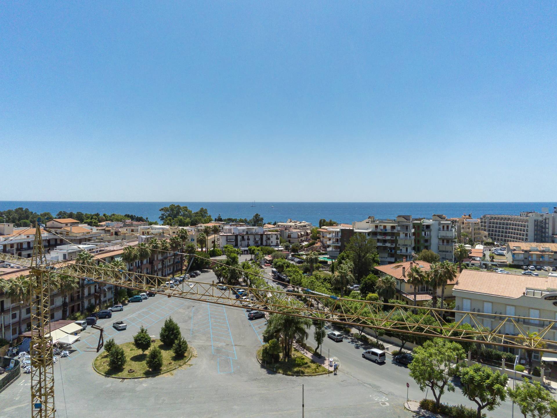 Locale commerciale in vendita a Giardini-Naxos, Recanati