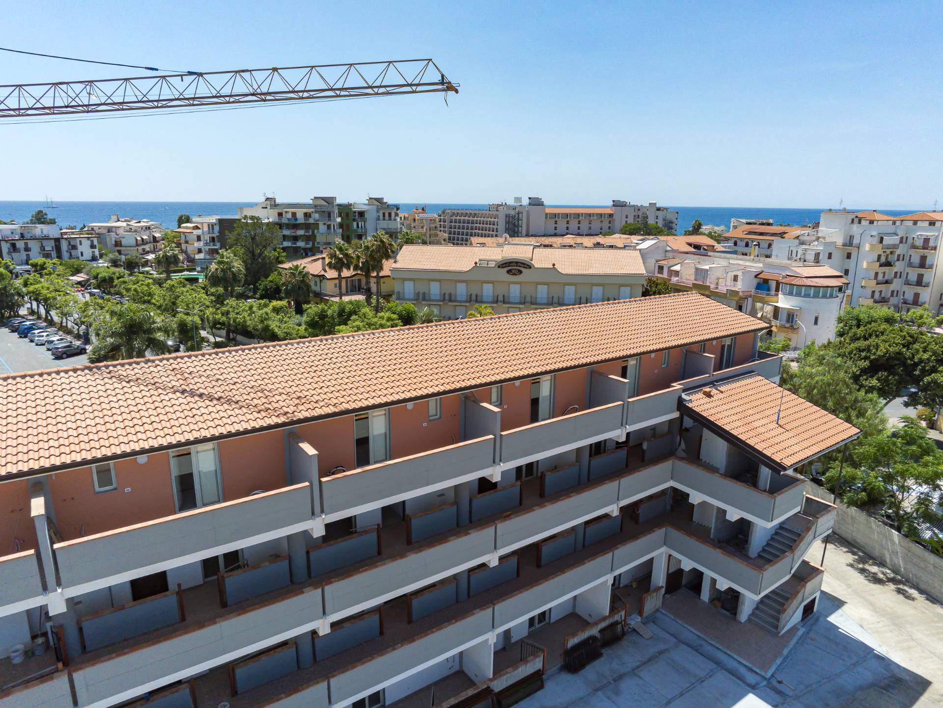 Locale commerciale in vendita a Giardini-Naxos, Recanati