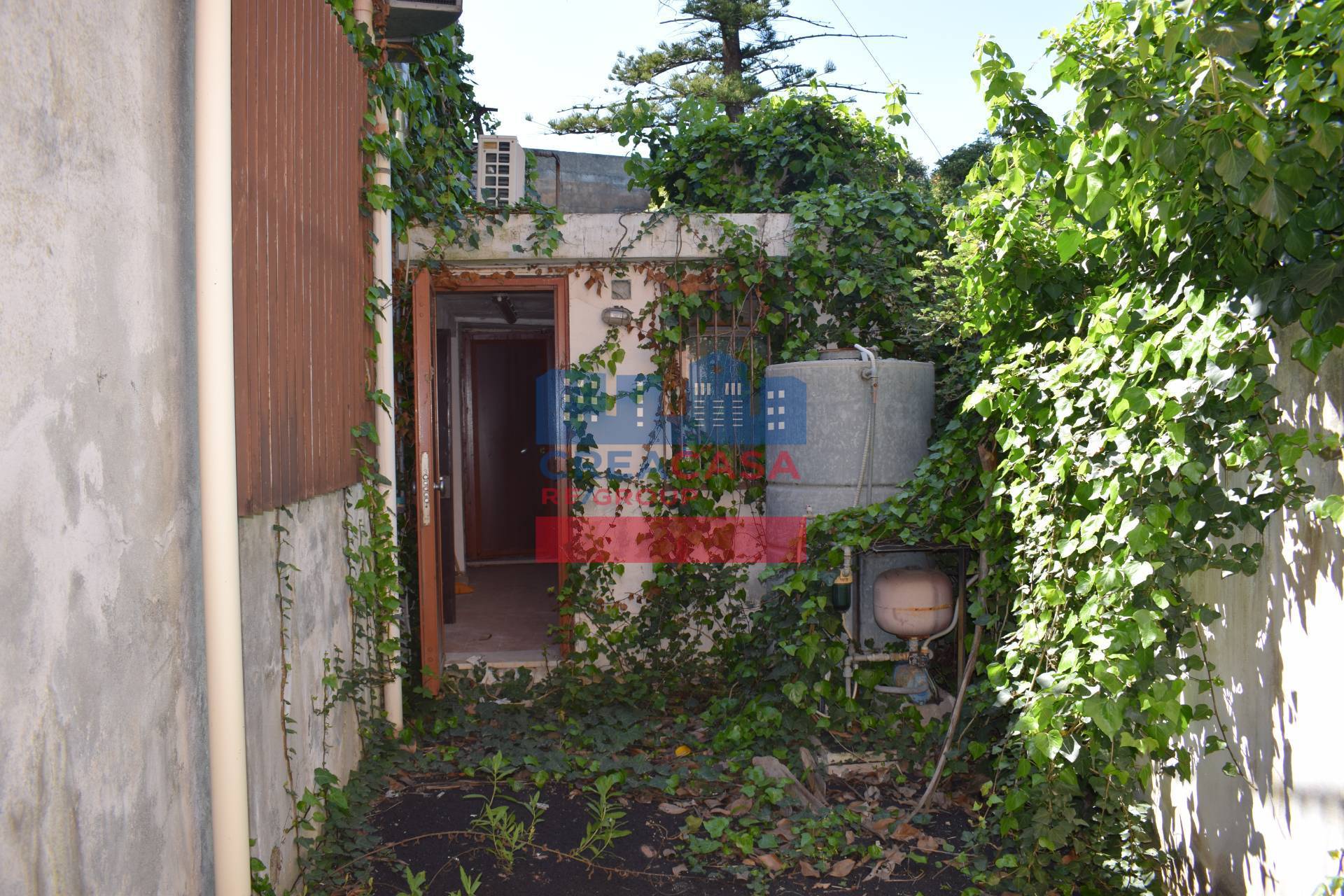 Locale commerciale in vendita a Calatabiano