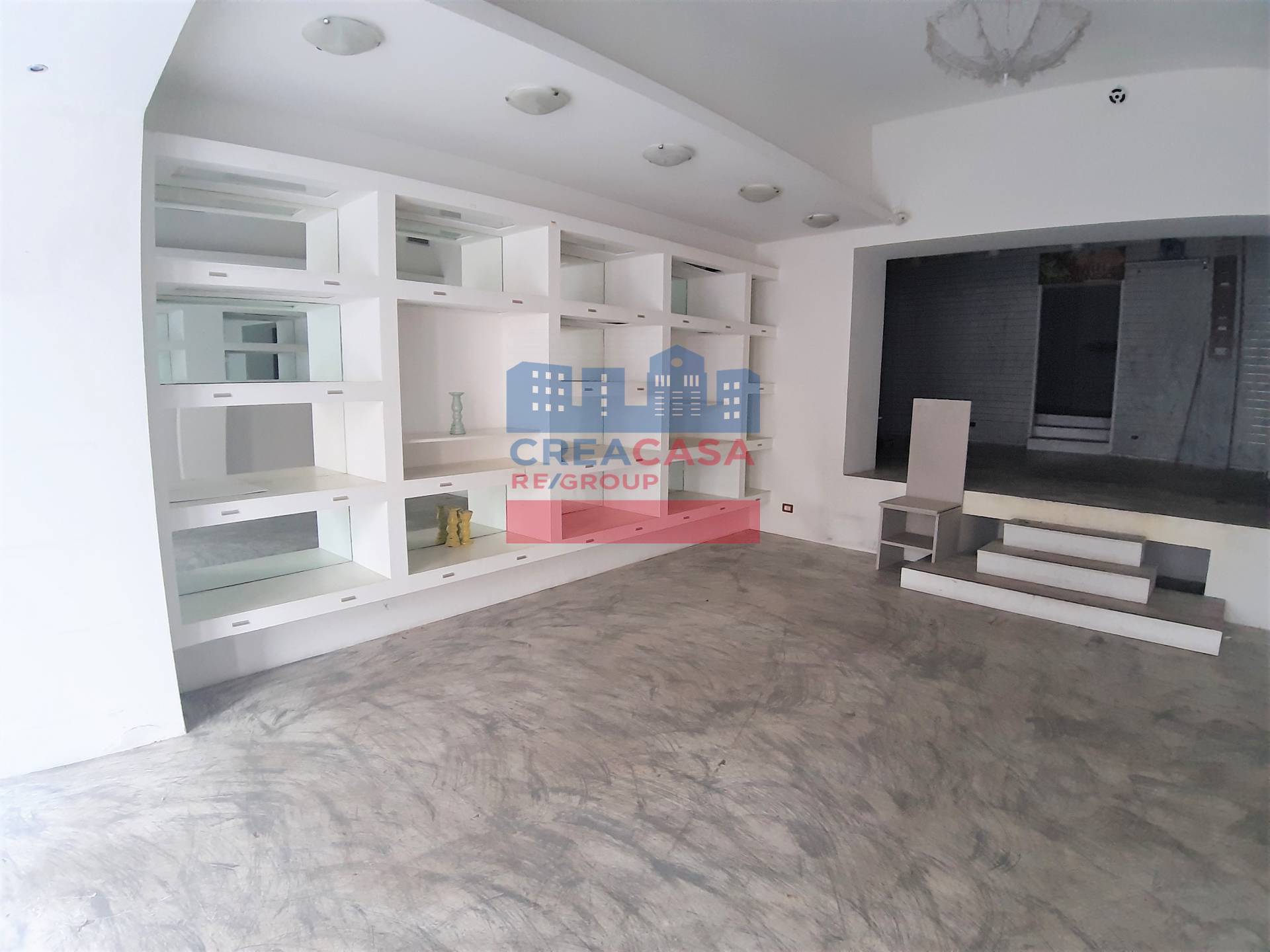 Locale commerciale in vendita a Giardini-Naxos, Giardini