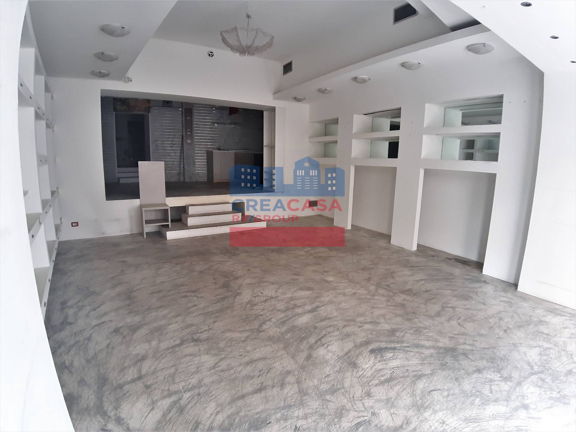 Locale commerciale in vendita a Giardini-Naxos, Giardini