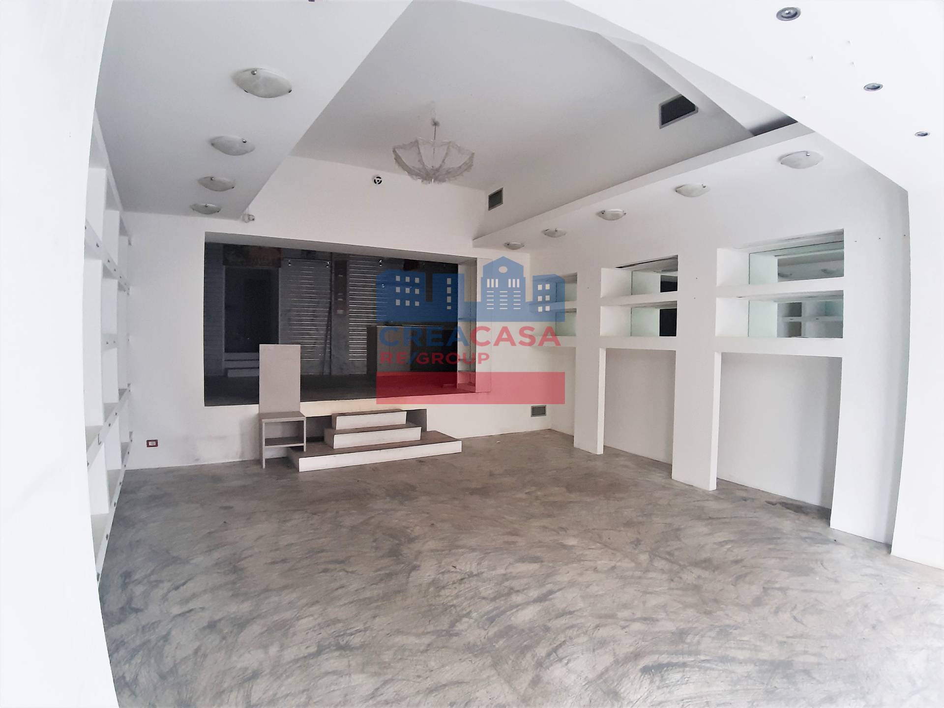 Locale commerciale in vendita a Giardini-Naxos, Giardini