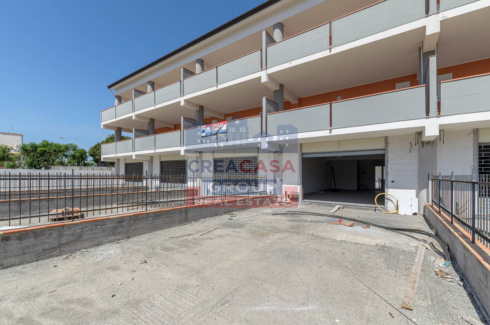 Locale commerciale in vendita a Giardini-Naxos, Recanati