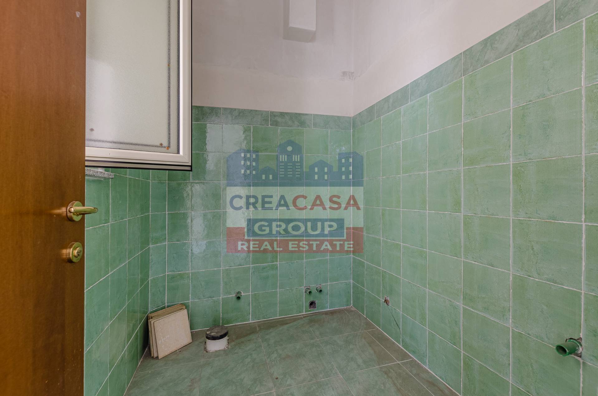 Locale commerciale in vendita a Giardini-Naxos, Recanati