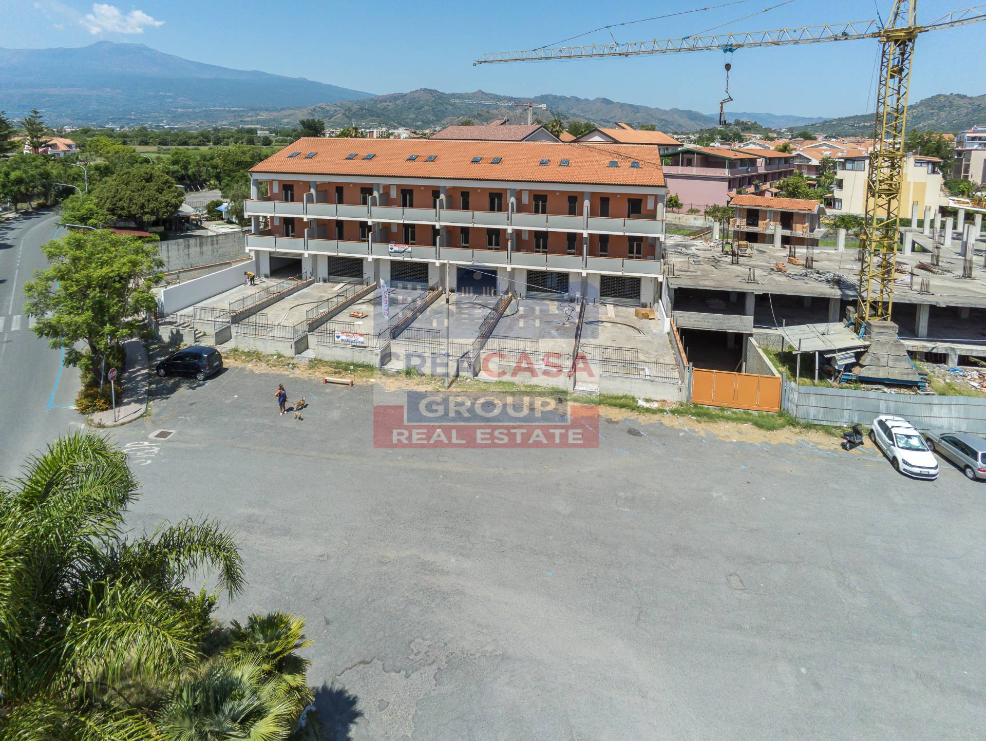 Locale commerciale in vendita a Giardini-Naxos, Recanati