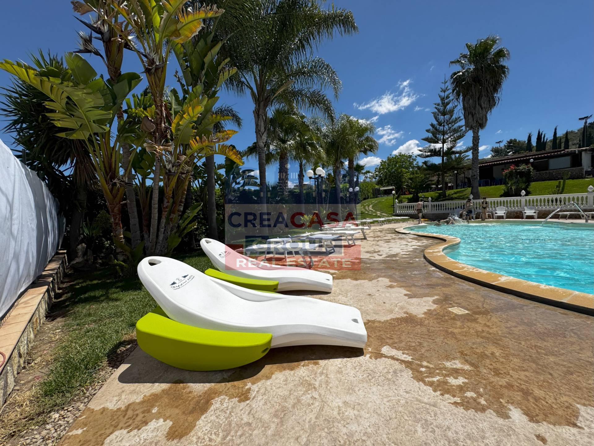 Villa con piscina e campo di Calcio in vendita a Riesi