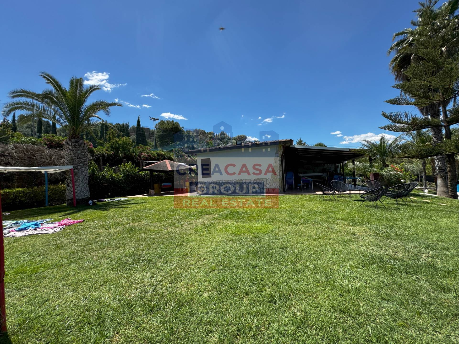 Villa con piscina e campo di Calcio in vendita a Riesi