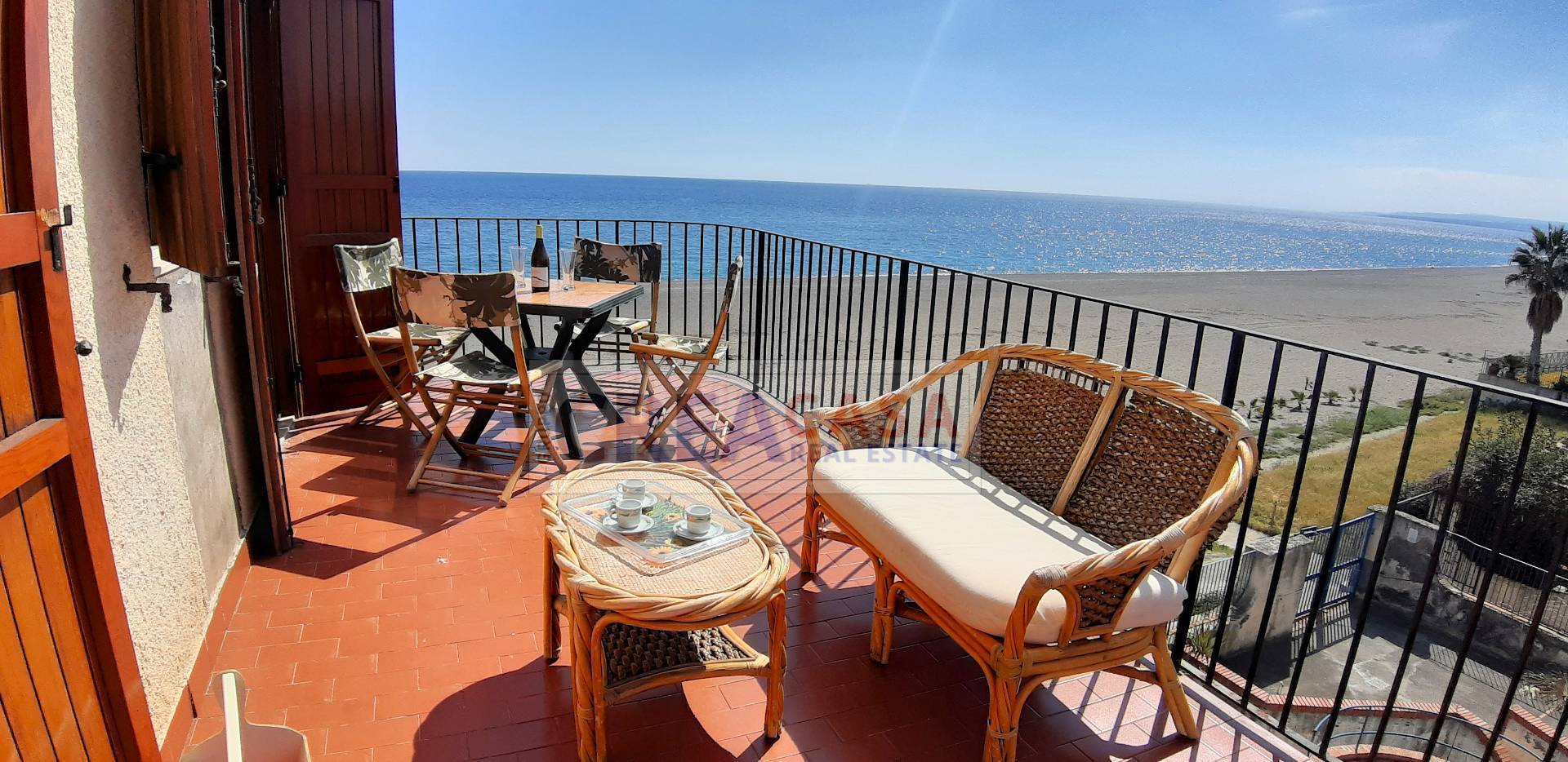 APPARTAMENTO FRONTE MARE in vendita a Giardini-Naxos, Giardini