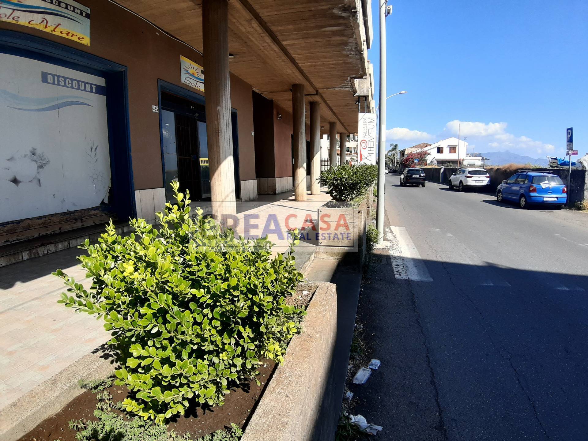 Locale commerciale in vendita a Giardini-Naxos