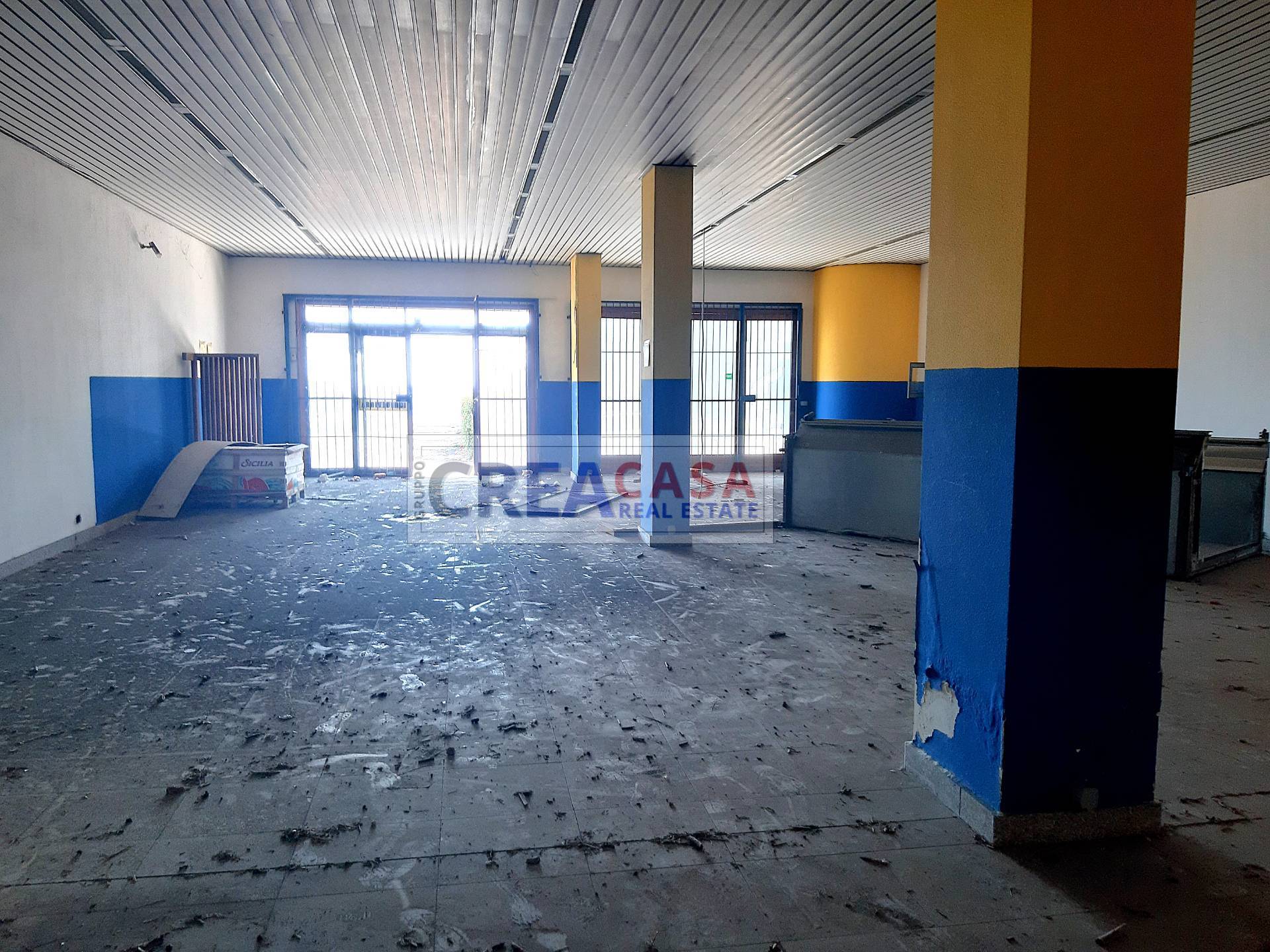 Locale commerciale in vendita a Giardini-Naxos