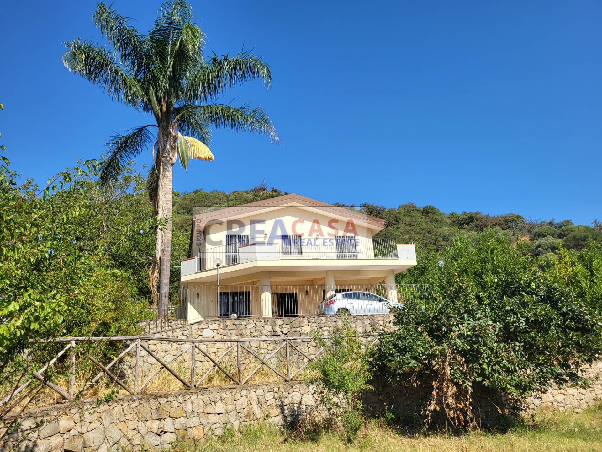 Villetta con terreno in vendita a Francavilla di Sicilia