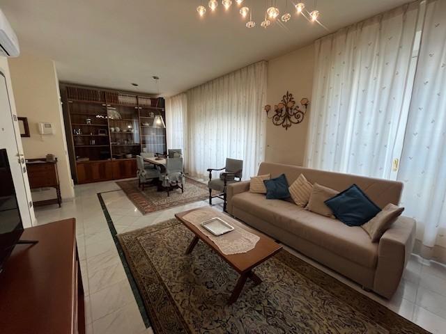 Trilocale in vendita, Viareggio centro mare