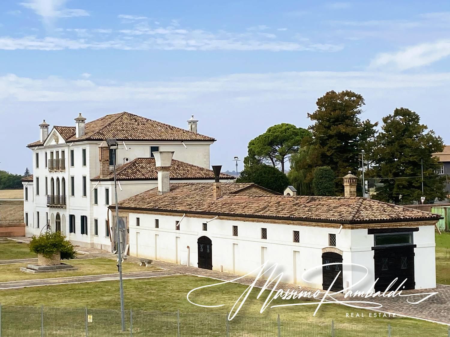 Villa con giardino a Canaro