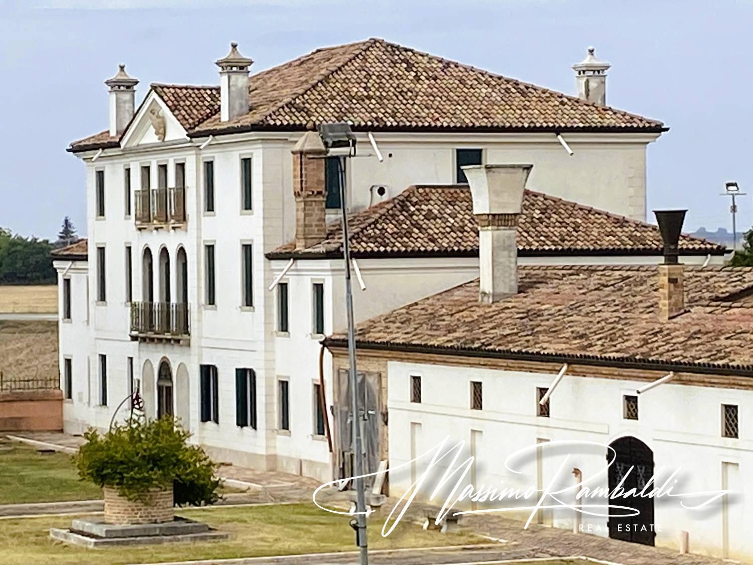 Villa con giardino a Canaro