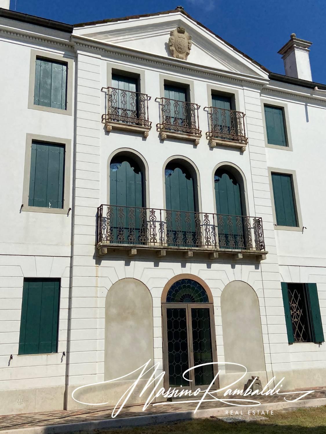 Villa con giardino a Canaro