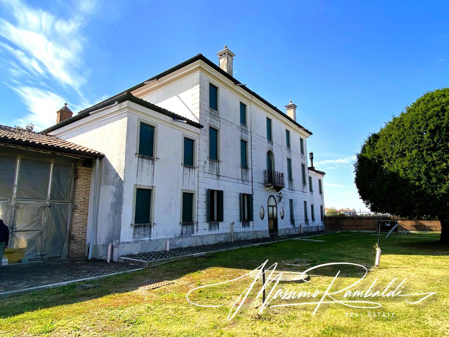 Villa con giardino a Canaro