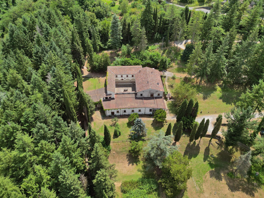 Stabile/Palazzo con giardino a Fivizzano