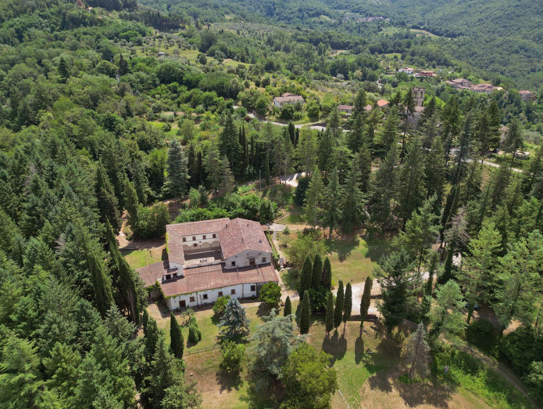 Stabile/Palazzo con giardino a Fivizzano