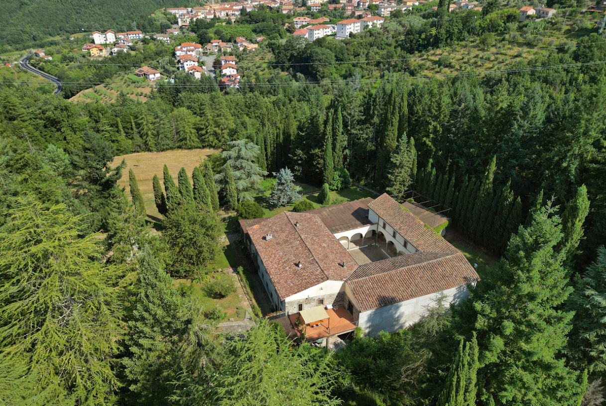 Stabile/Palazzo con giardino a Fivizzano