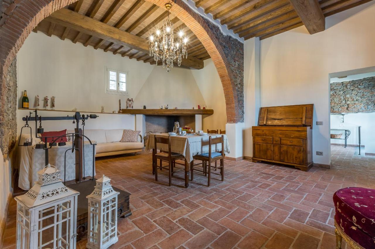 Villa con giardino a Vecchiano