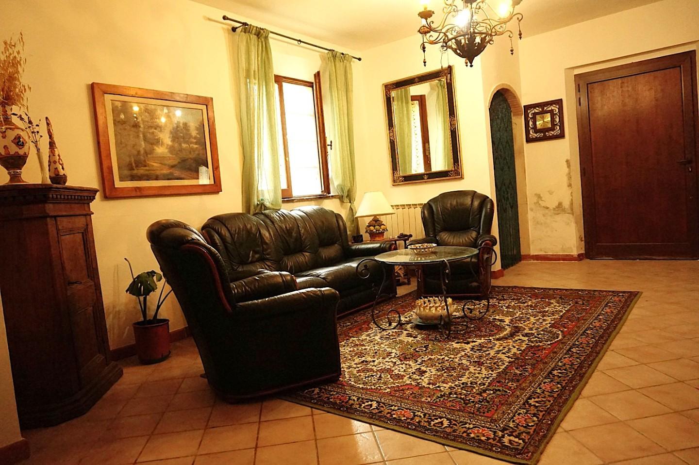 Rustico con giardino a San Miniato