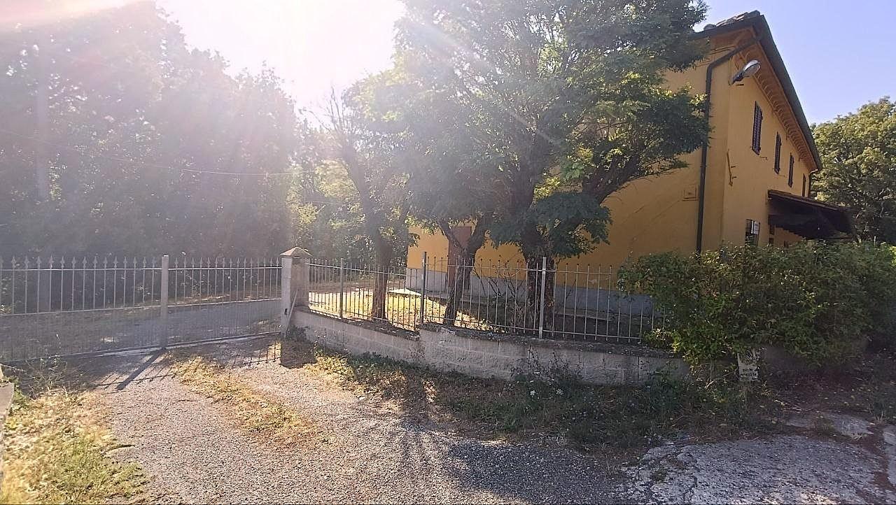 Rustico con giardino a Gambassi Terme