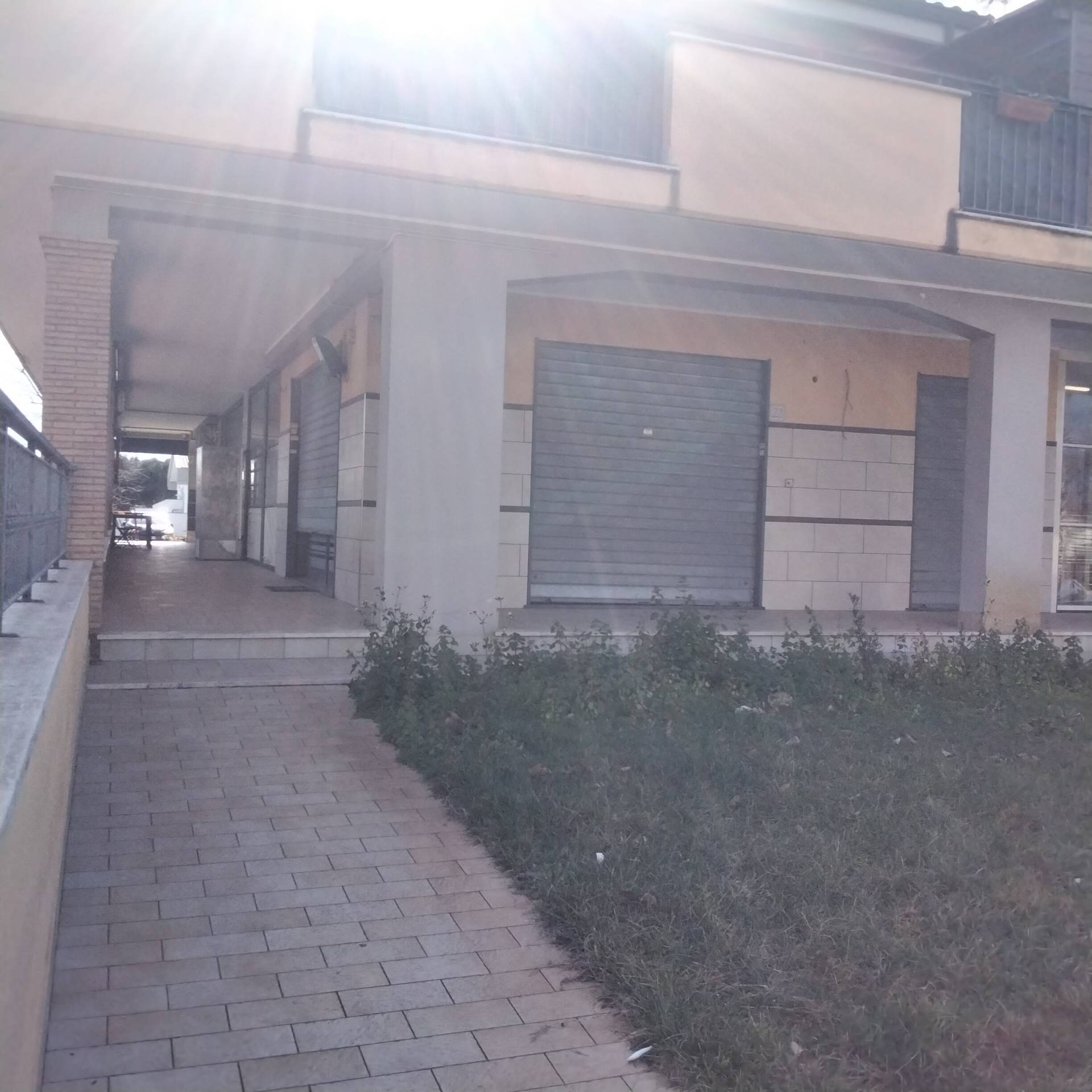 Locale commerciale in affitto a Fiumicino