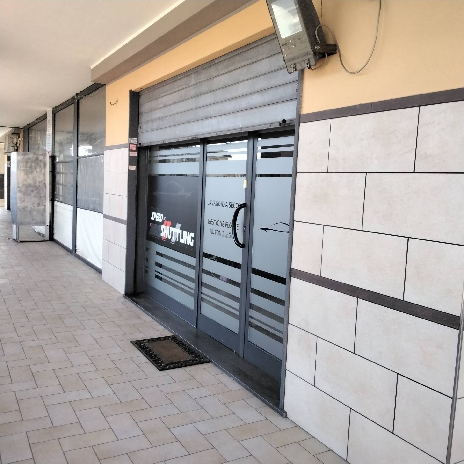 Locale commerciale in affitto a Fiumicino