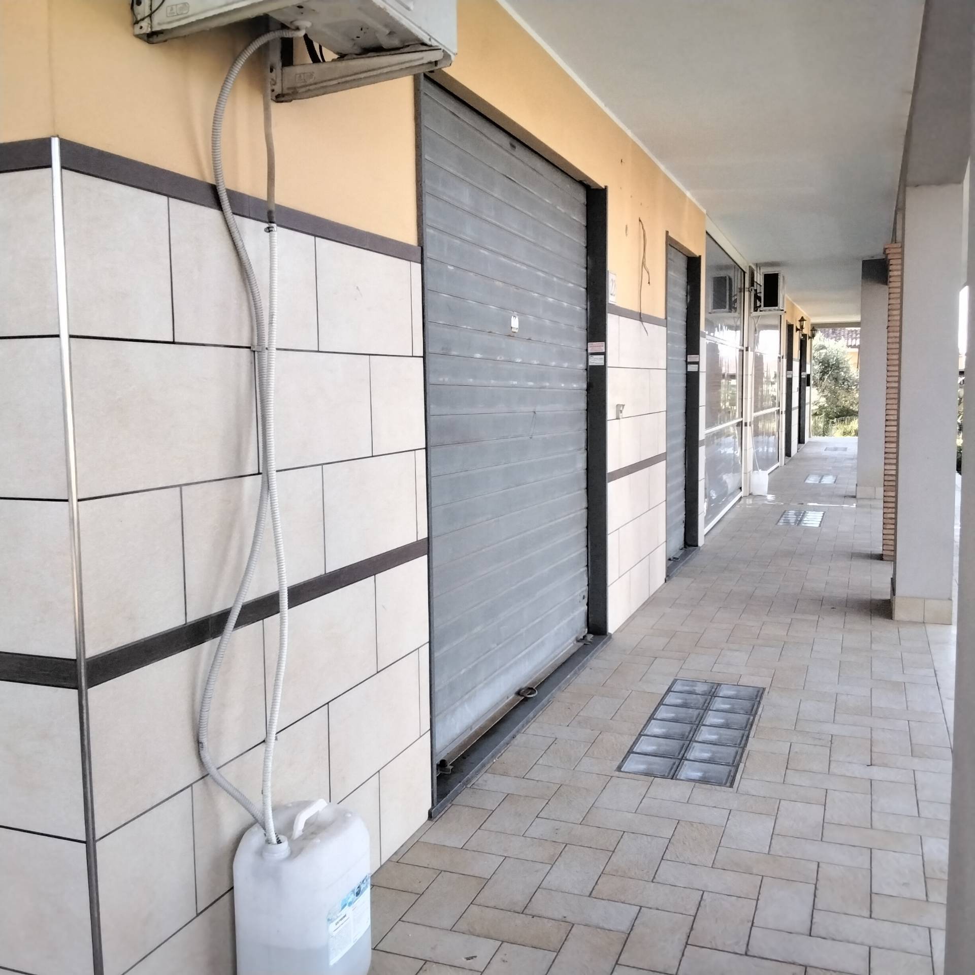 Locale commerciale in affitto a Fiumicino