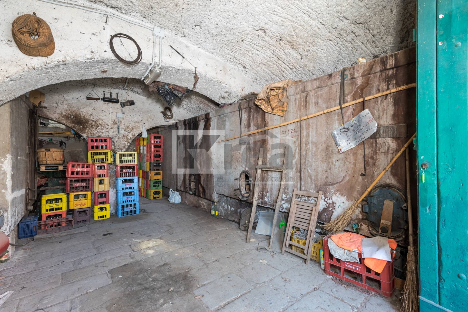 Magazzino in vendita a Marino, Marino Centro