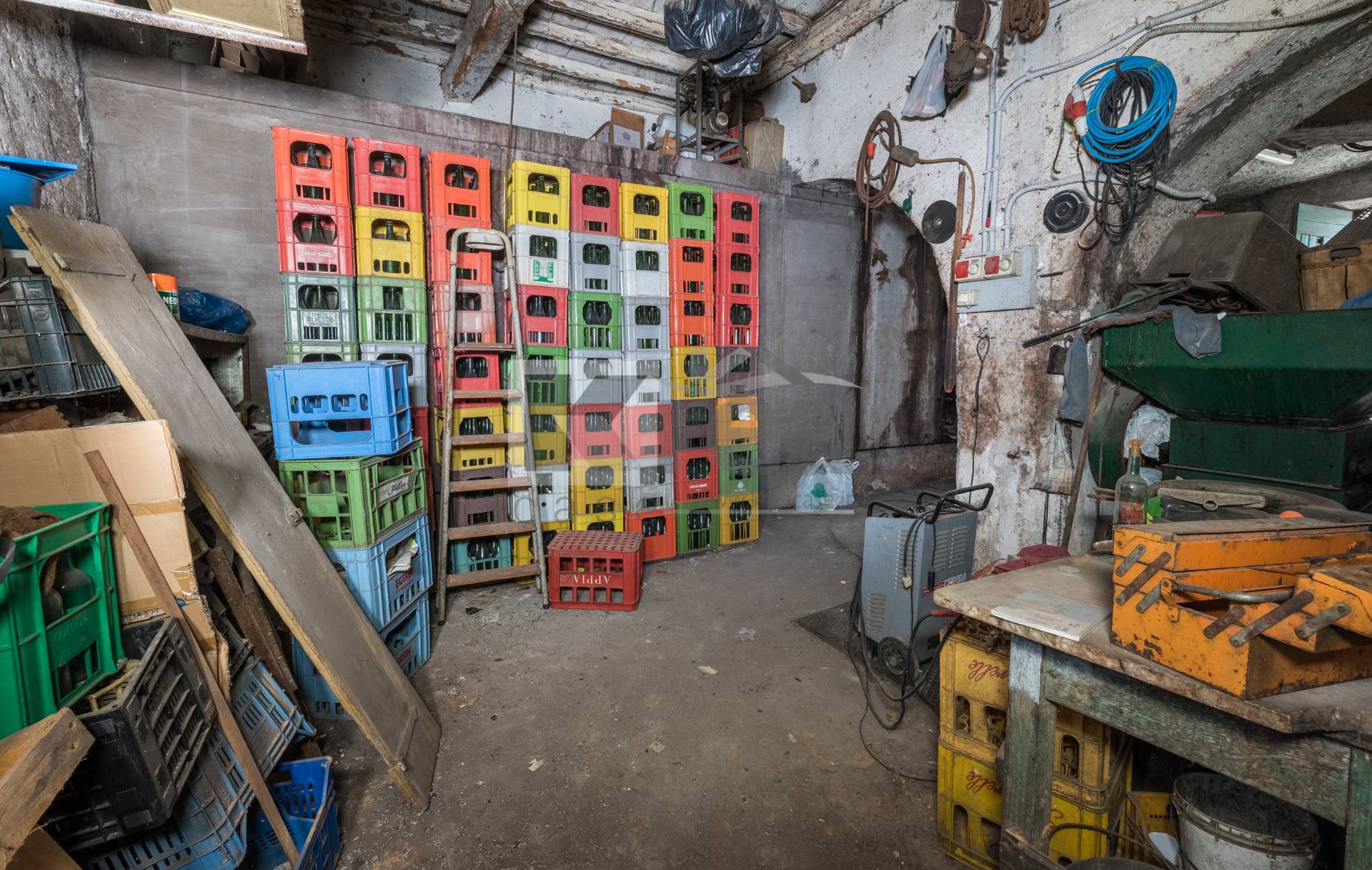 Magazzino in vendita a Marino, Marino Centro