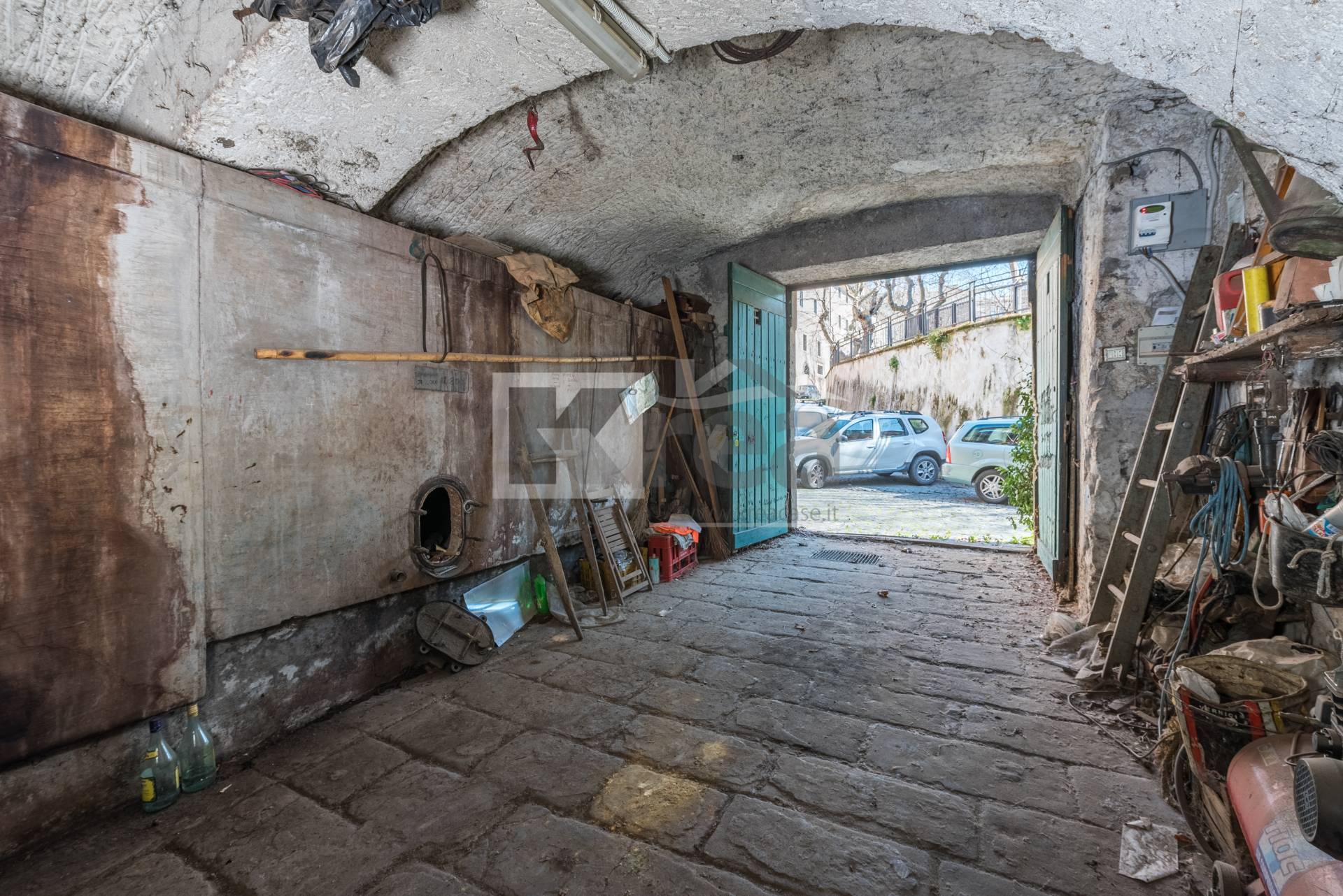 Magazzino in vendita a Marino, Marino Centro