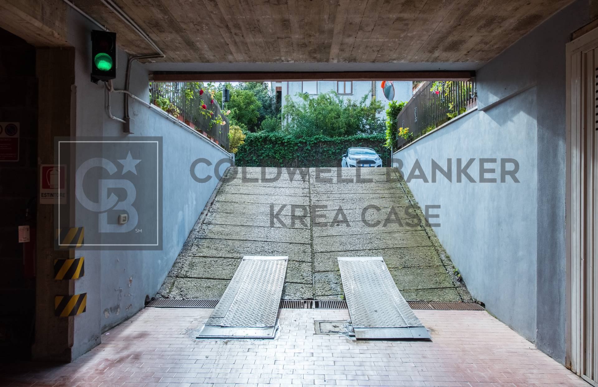 Box o garage in vendita a Ciampino, Via di Morena