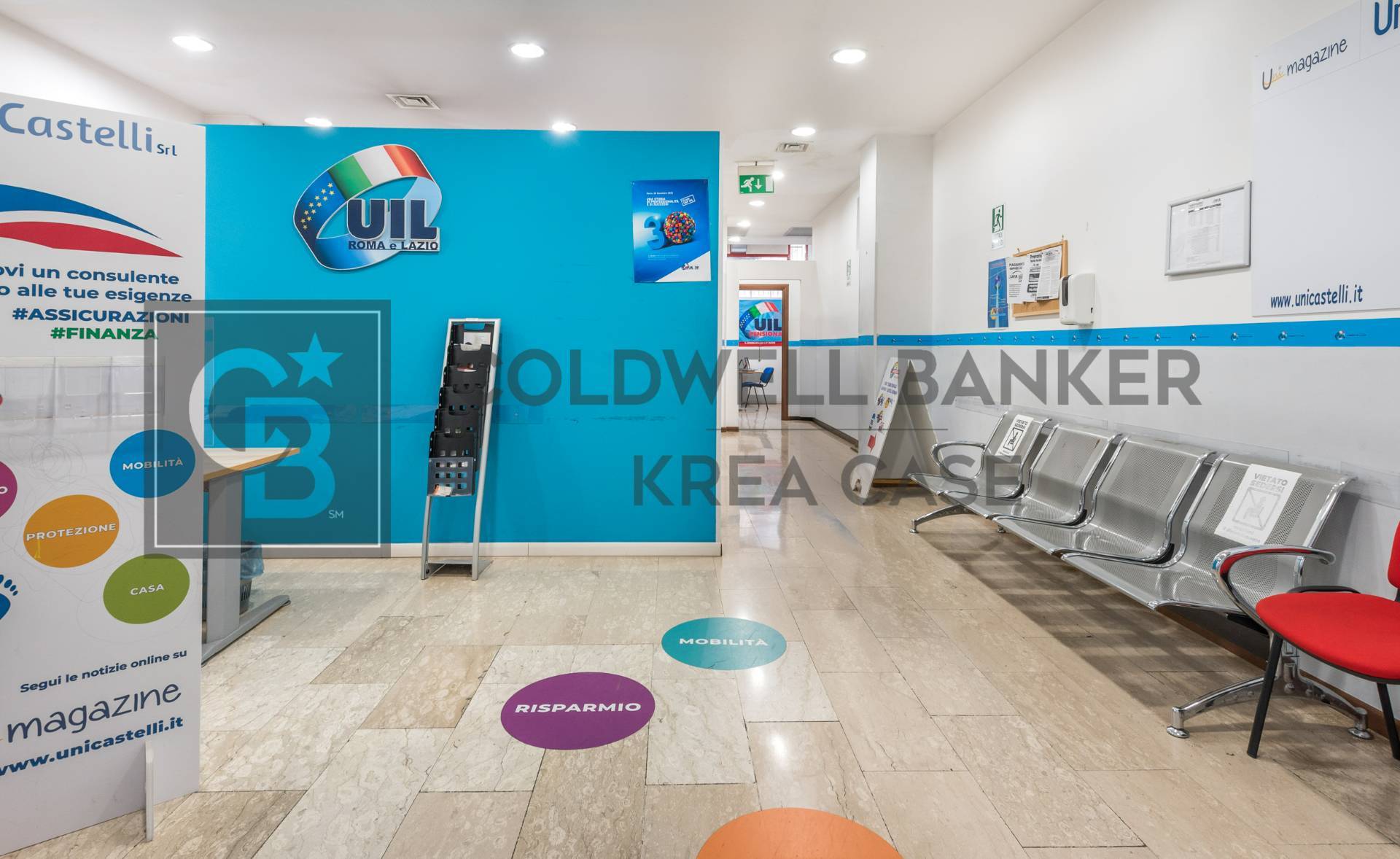 Locale commerciale in vendita a Ciampino, Centro