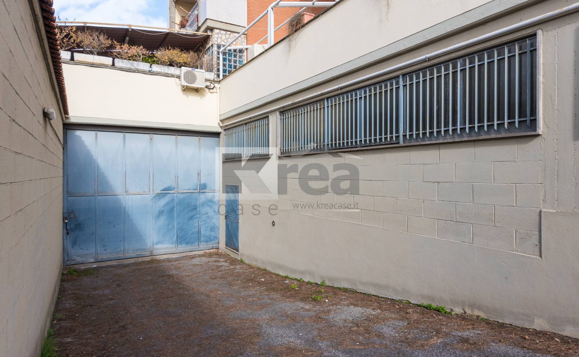 Rimessa in vendita a Roma, Casilina