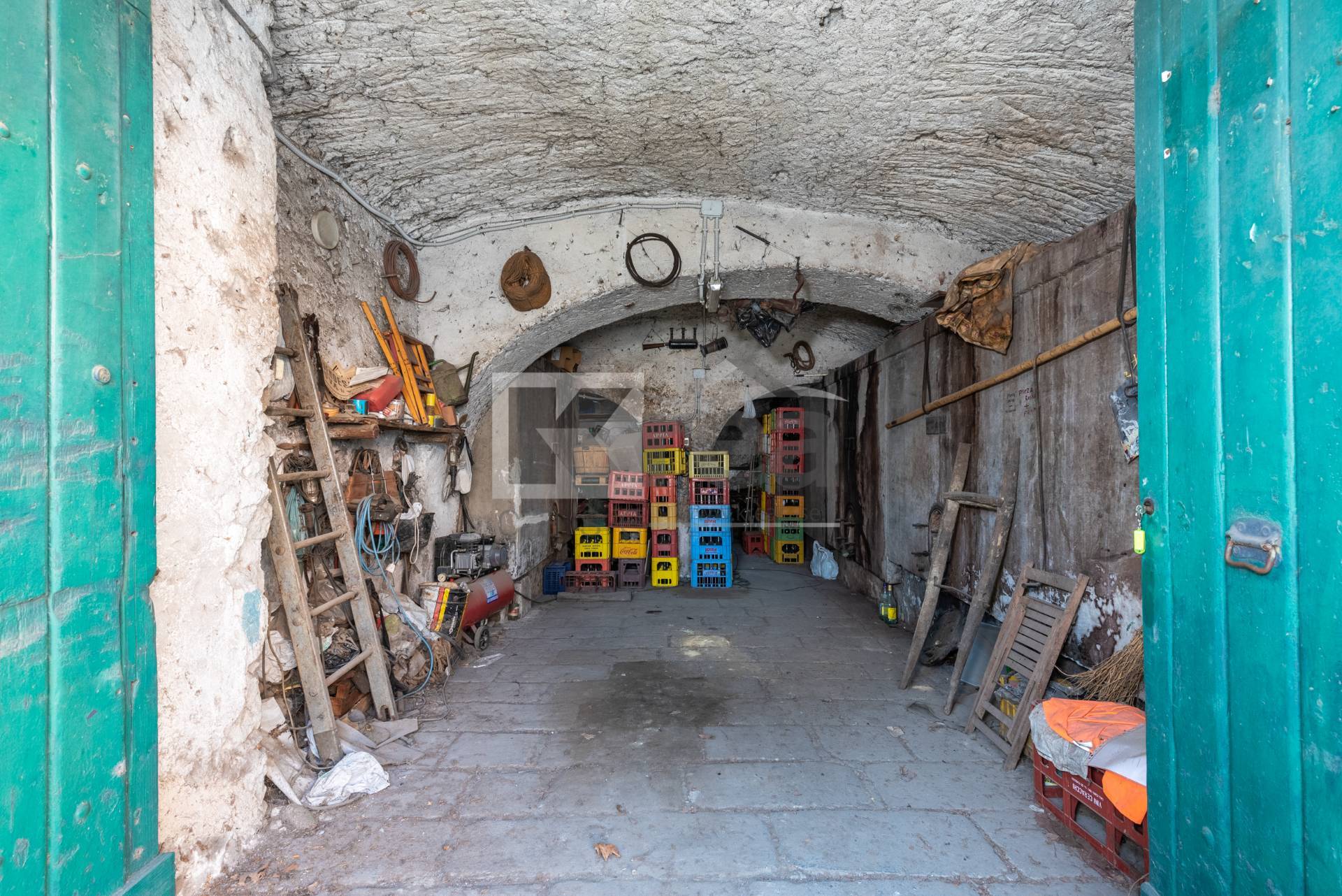 Magazzino in vendita a Marino, Marino Centro