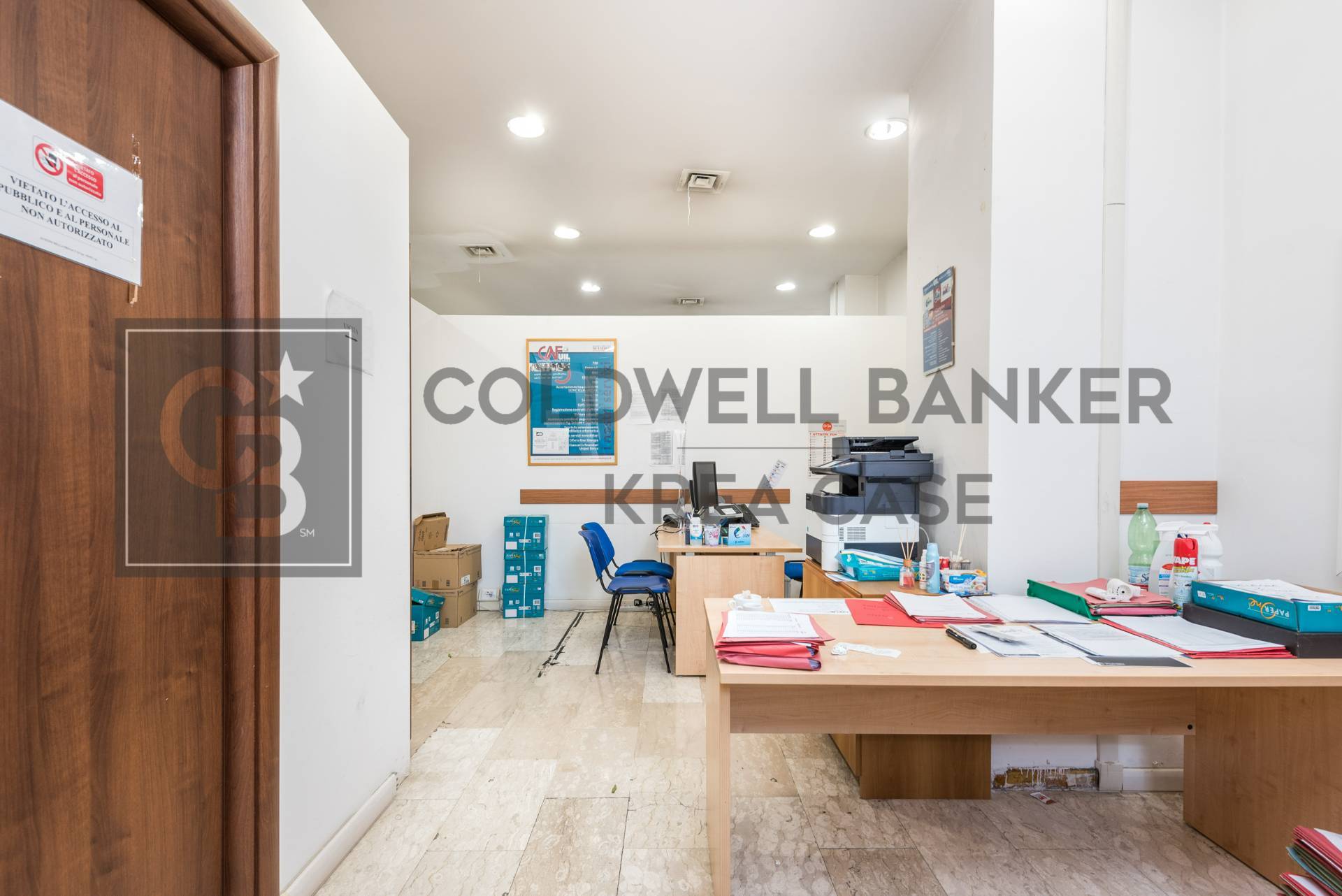 Locale commerciale in vendita a Ciampino, Centro