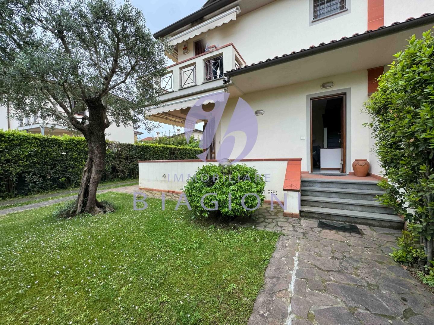 Villa Bifamiliare arredata in affitto, Pietrasanta fiumetto
