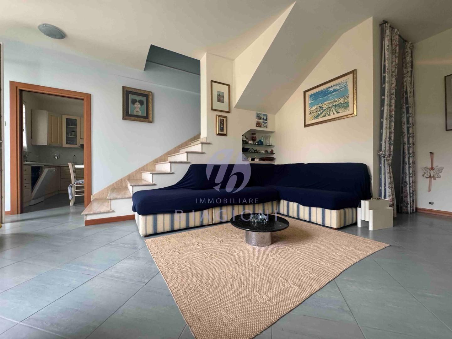 Villa arredata in affitto, Pietrasanta fiumetto
