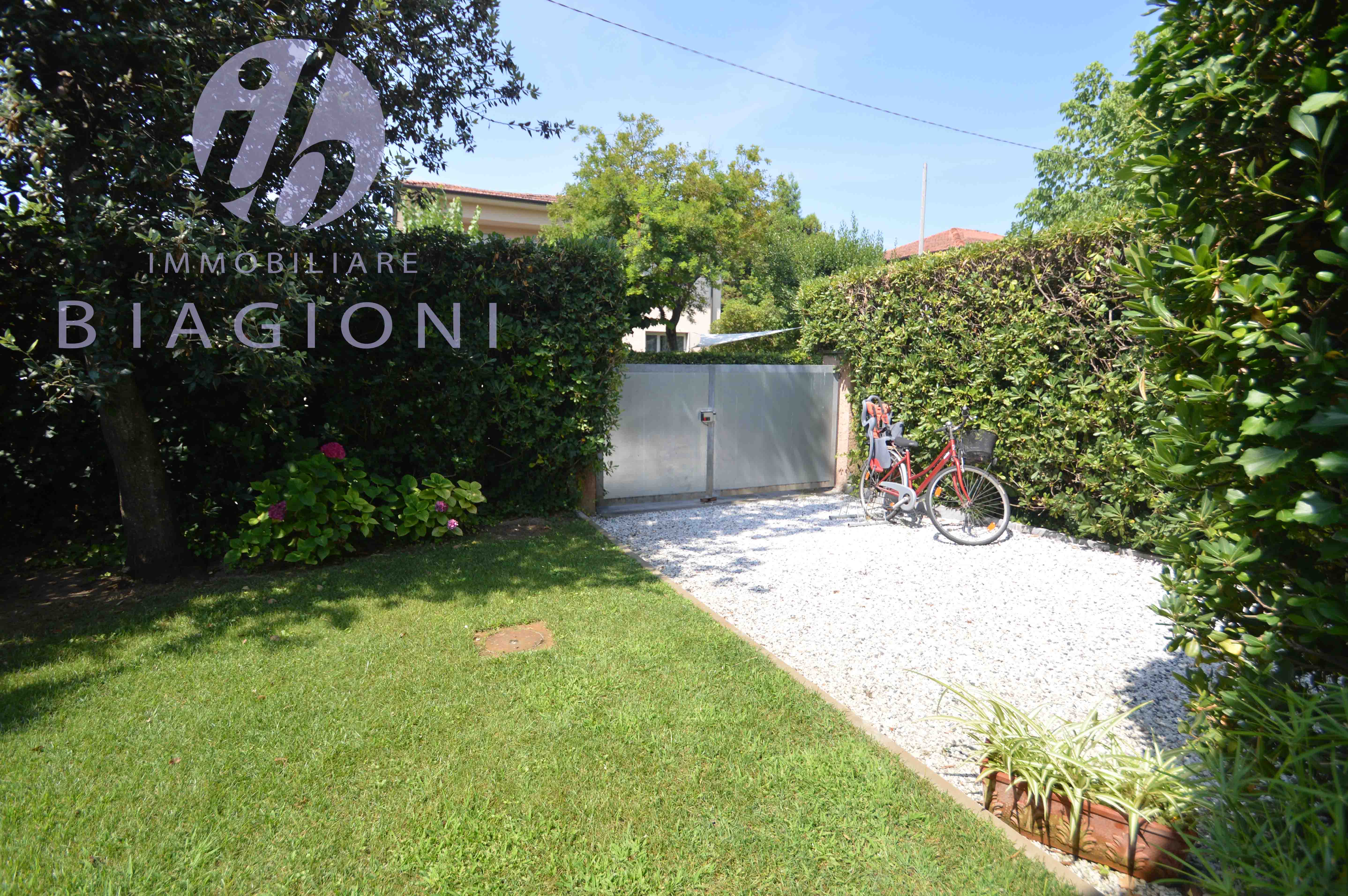 Appartamento con giardino, Pietrasanta tonfano