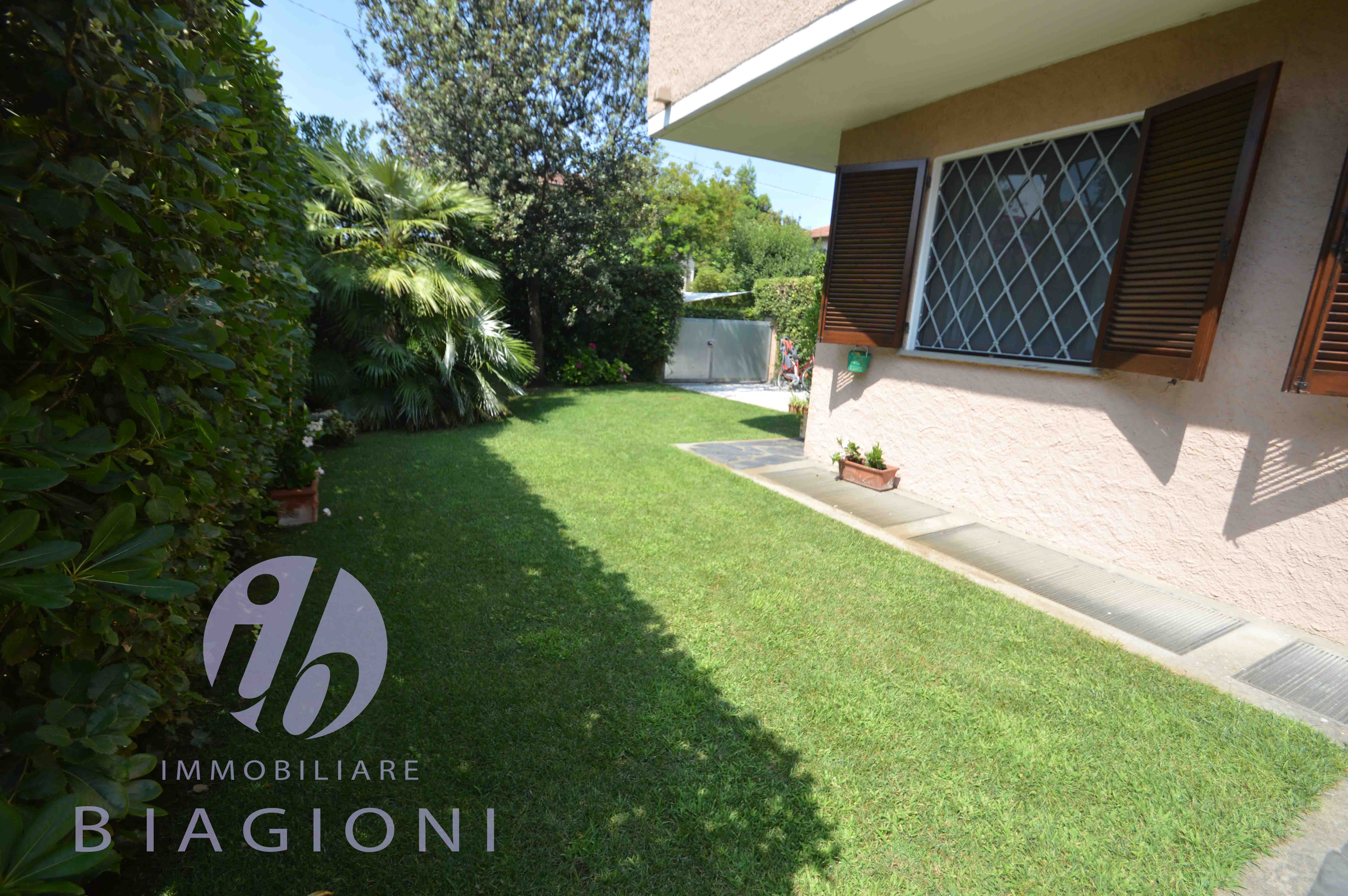 Appartamento con giardino, Pietrasanta tonfano