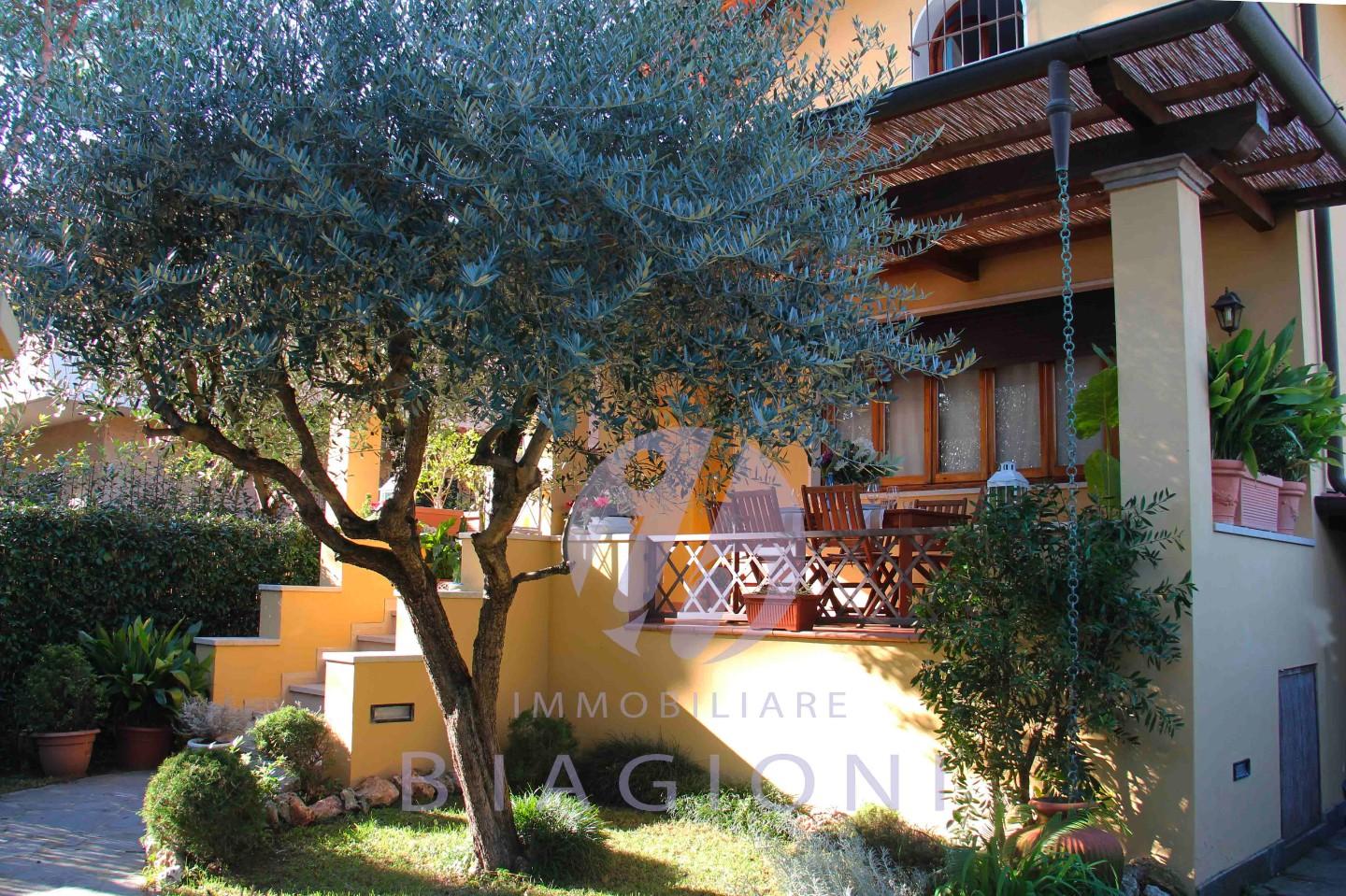 Casa indipendente con giardino, Pietrasanta fiumetto
