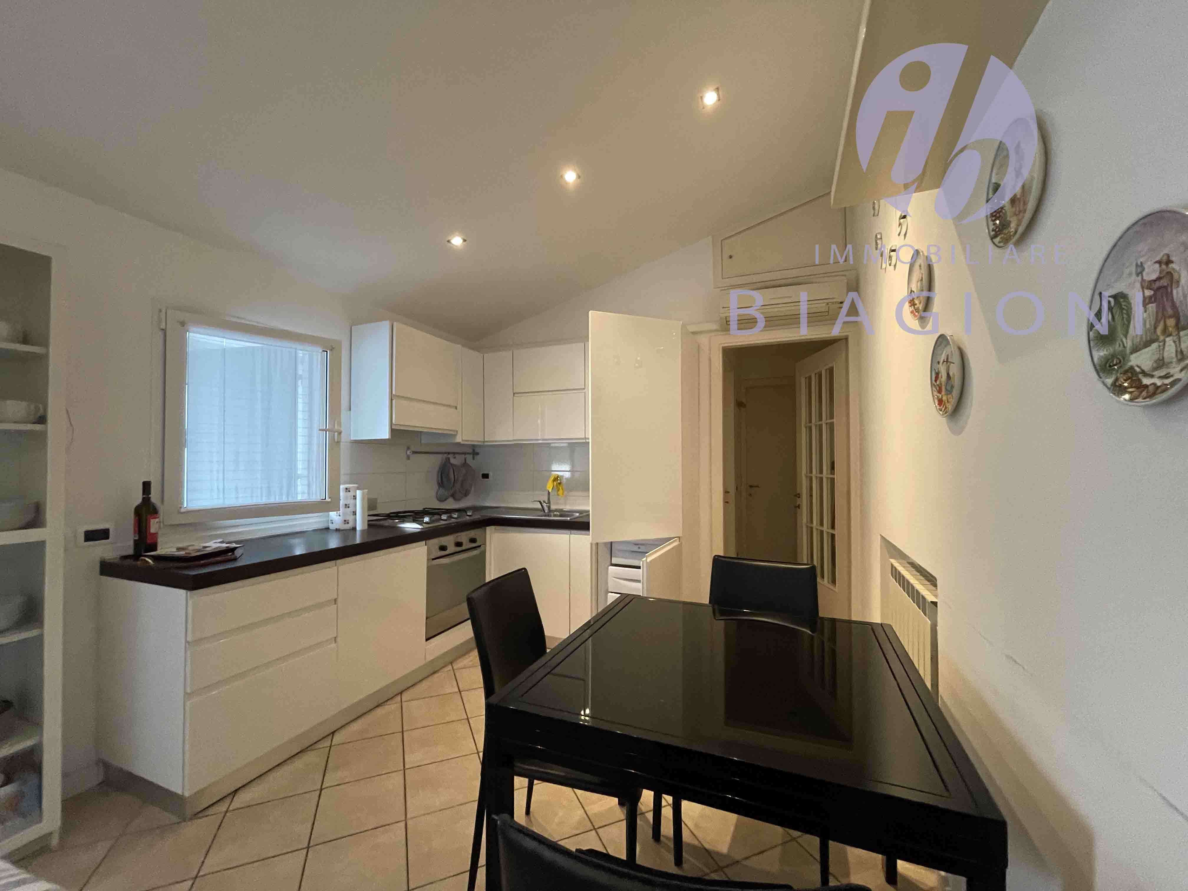 Trilocale arredato in affitto, Pietrasanta tonfano