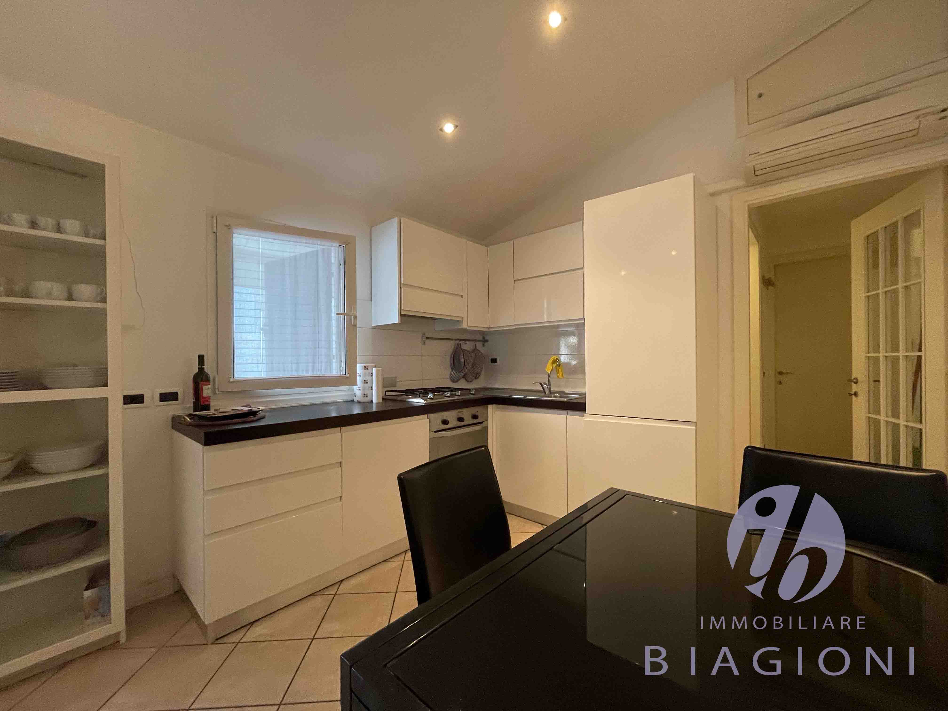 Trilocale arredato in affitto, Pietrasanta tonfano