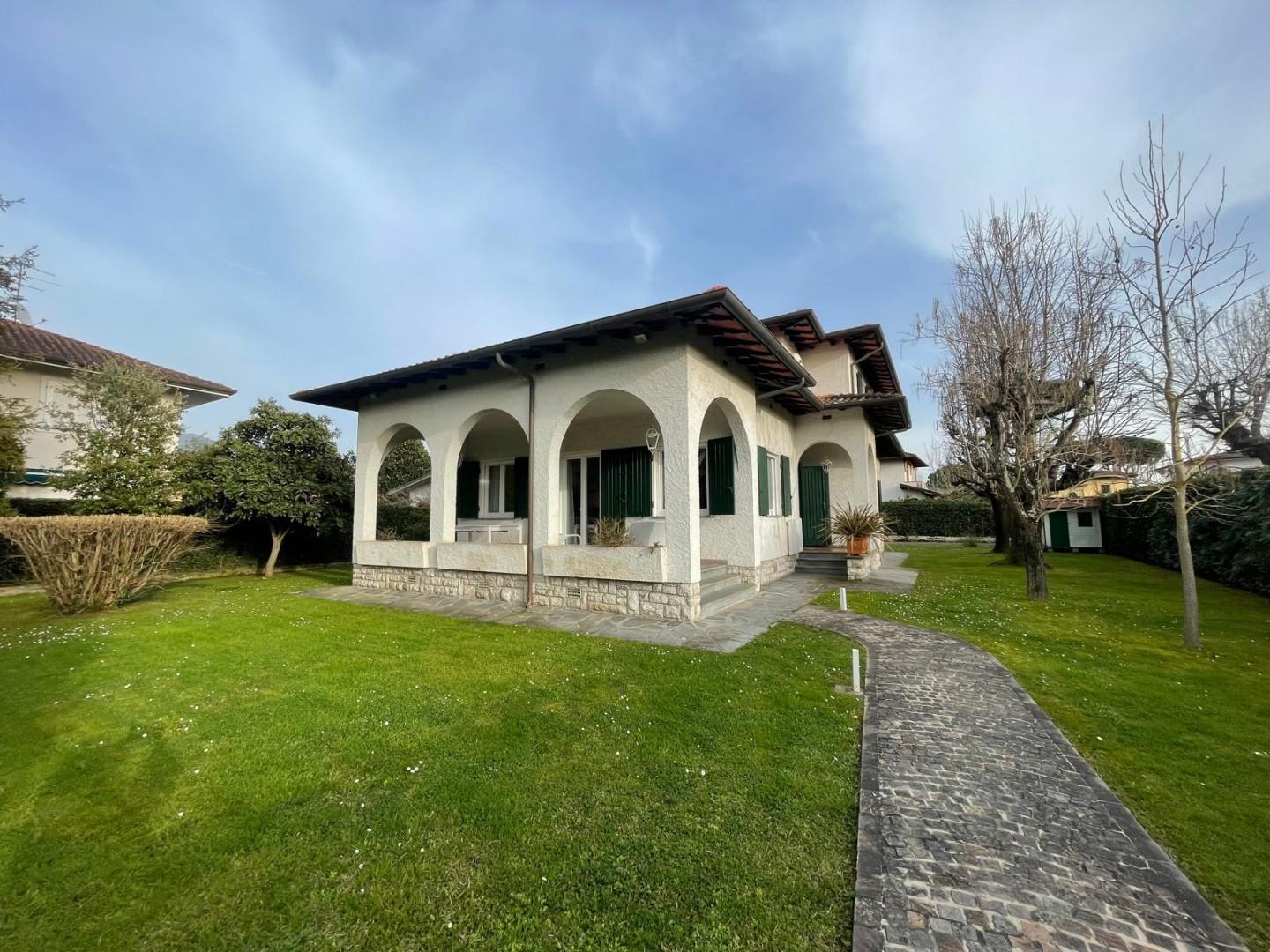 Villa arredata in affitto, Forte dei Marmi caranna