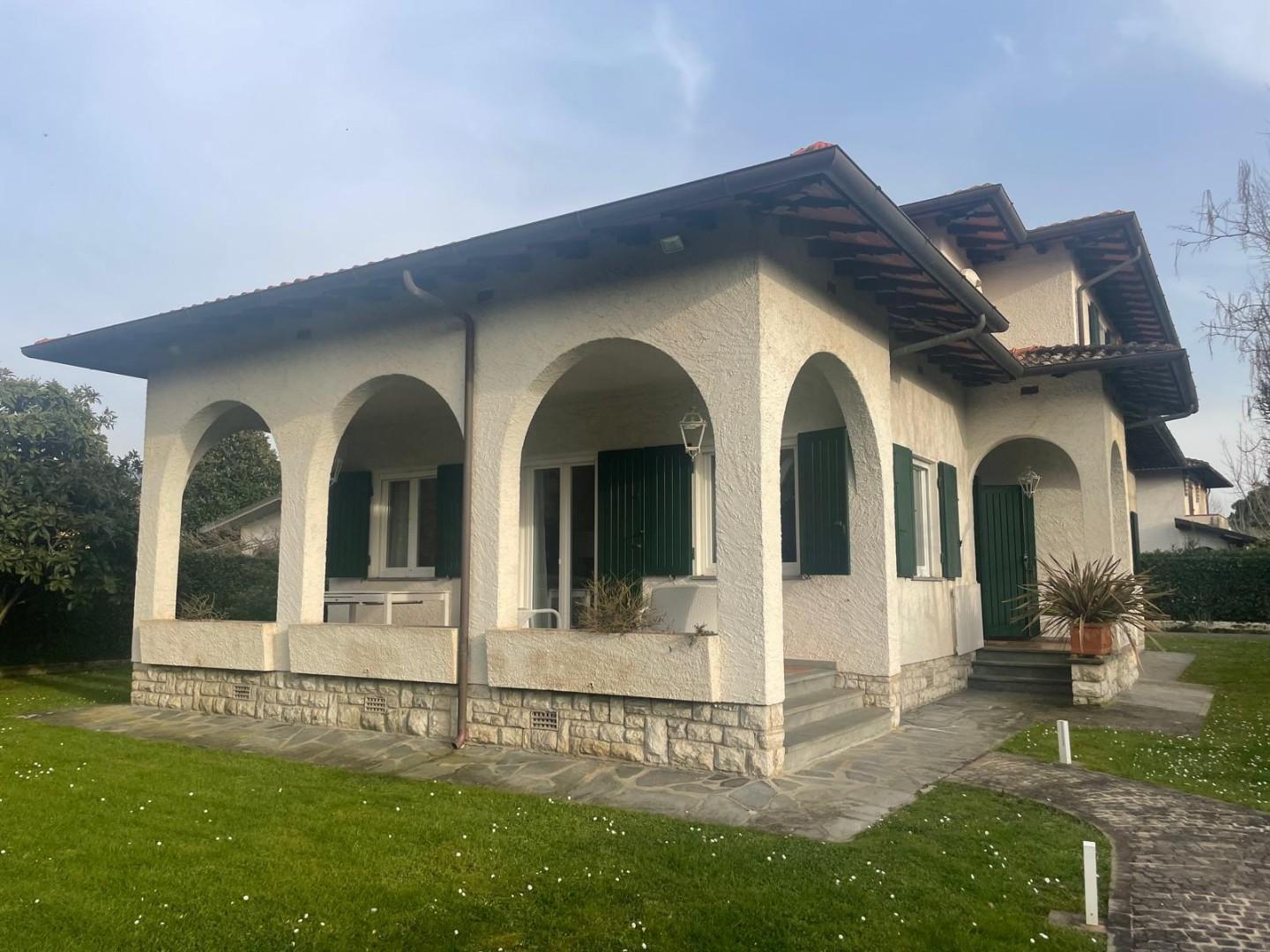 Villa arredata in affitto, Forte dei Marmi caranna