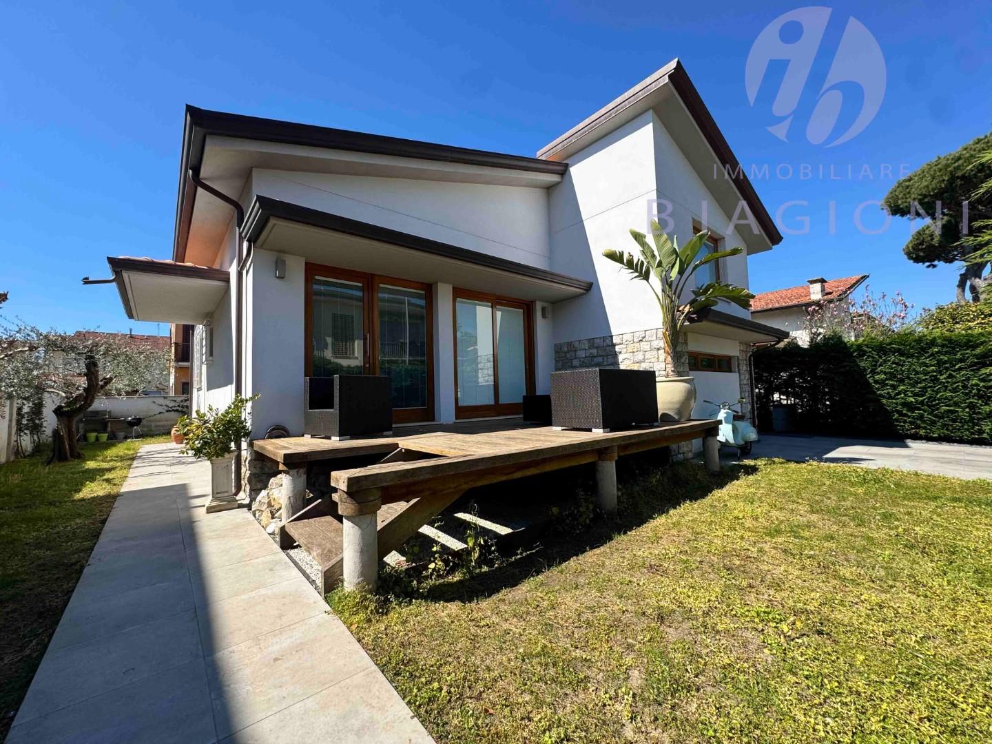 Villa in vendita, Camaiore lido di