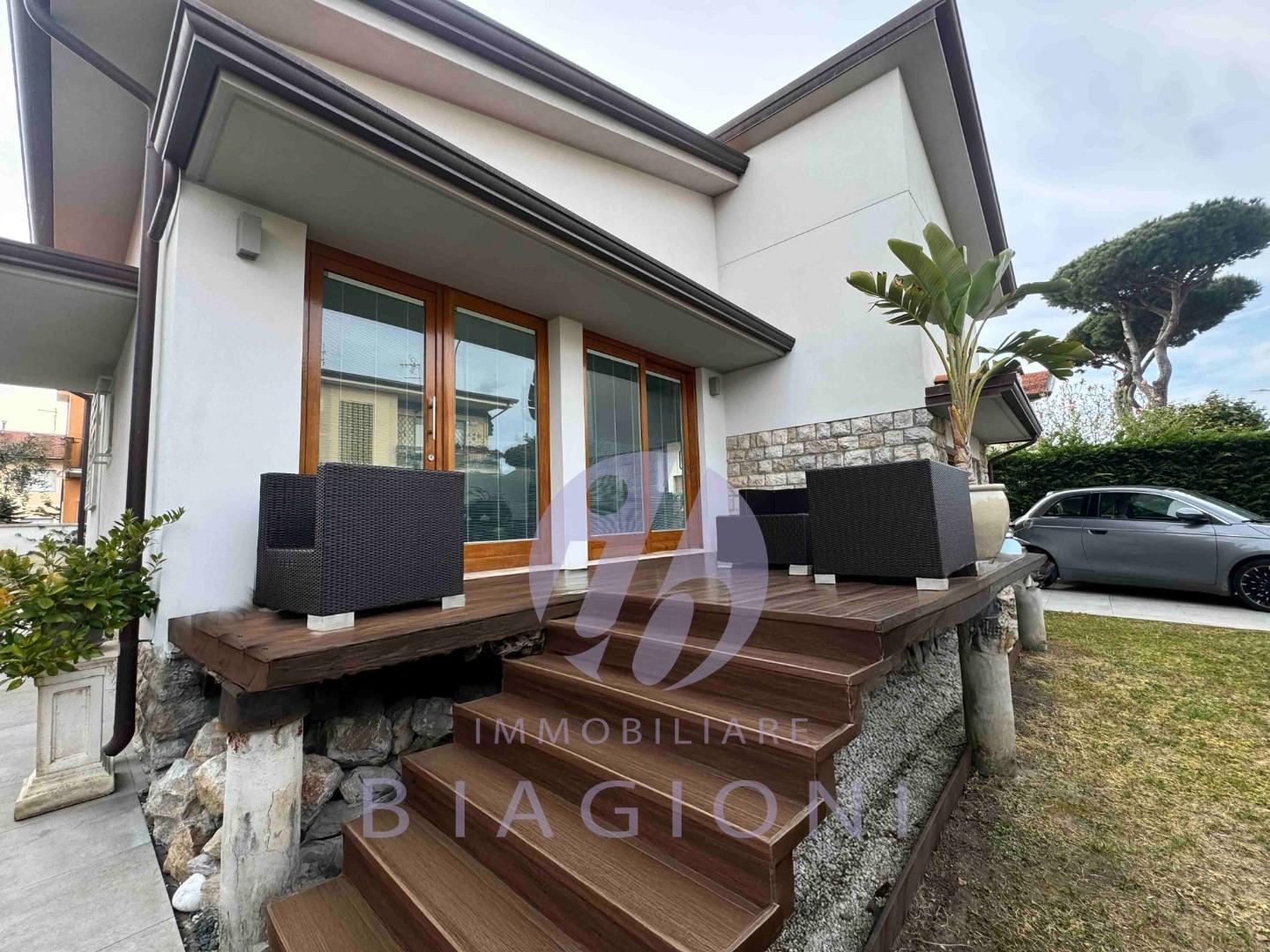 Villa in vendita, Camaiore lido di