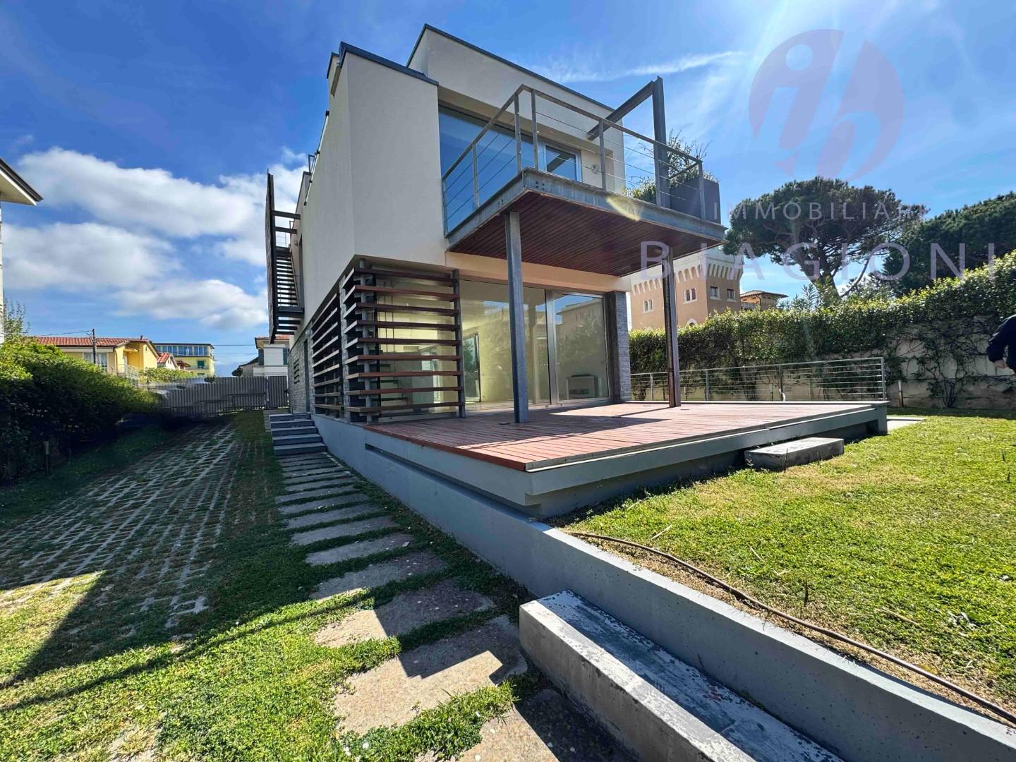 Villa con giardino, Camaiore lido di
