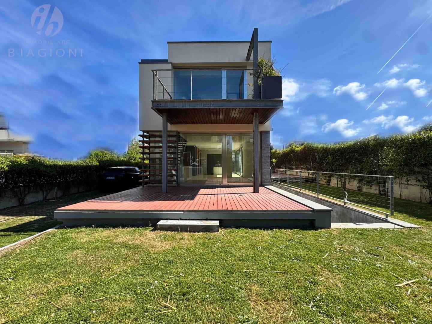 Villa con giardino, Camaiore lido di